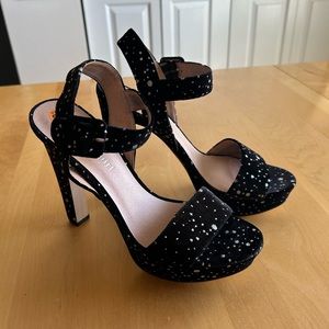 NWOT Madden Girl platform black velvet heels with metallic details